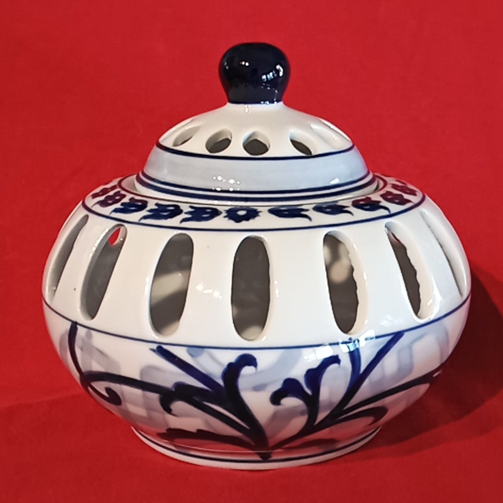 BOMBAY Co. Hand Painted Reticulated Jar/Bowl. Colbalt Blue & White Porcelain..